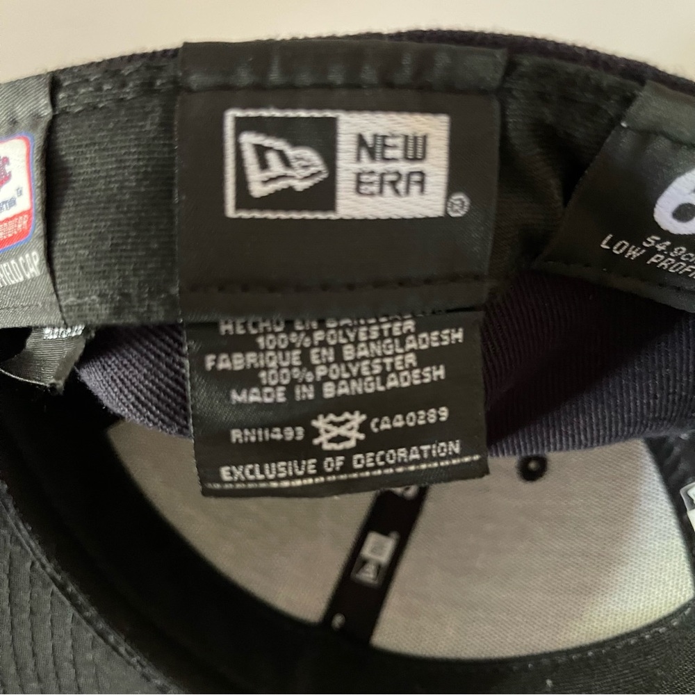 New Era 6 7/8 Cleveland Indians Chief Wahoo
Fitted Baseball Cap 59FIFTY Retro ⚾️ - Picture 8 of 9